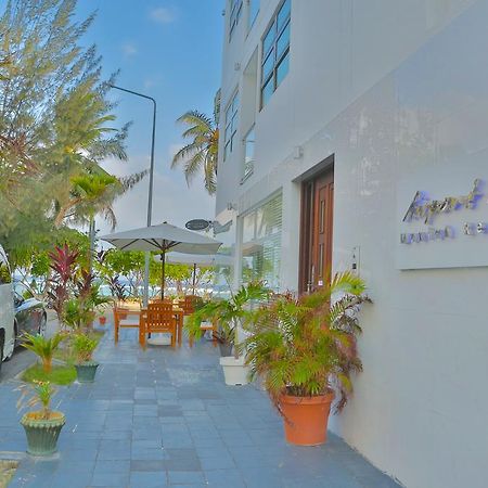 Airport Beach Hotel Hulhumale Exteriör bild
