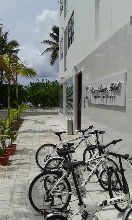 Airport Beach Hotel Hulhumale Exteriör bild
