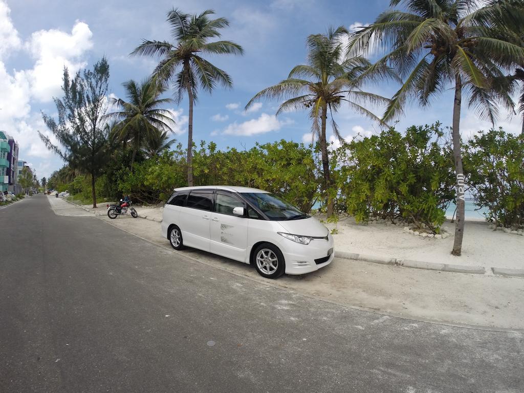 Airport Beach Hotel Hulhumale Exteriör bild