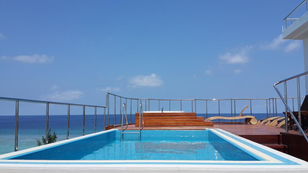 Airport Beach Hotel Hulhumale Exteriör bild