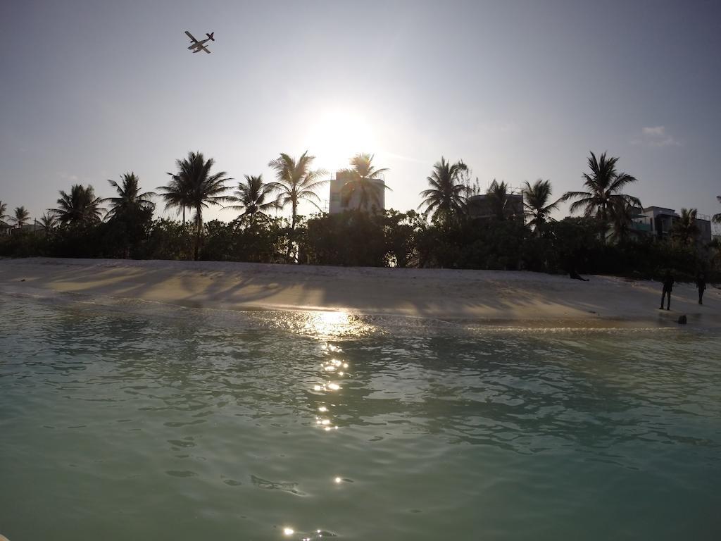 Airport Beach Hotel Hulhumale Exteriör bild