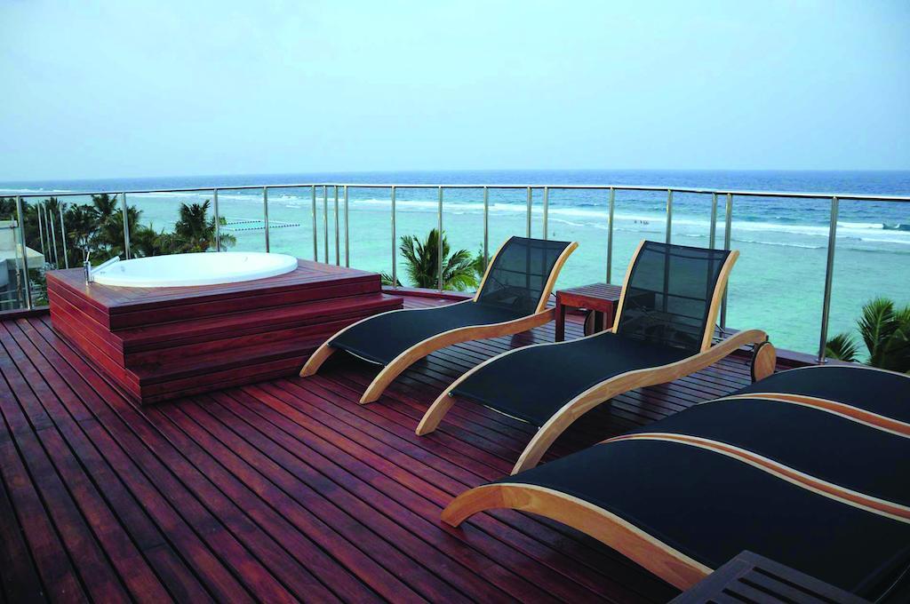 Airport Beach Hotel Hulhumale Exteriör bild