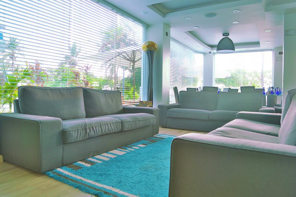 Airport Beach Hotel Hulhumale Exteriör bild
