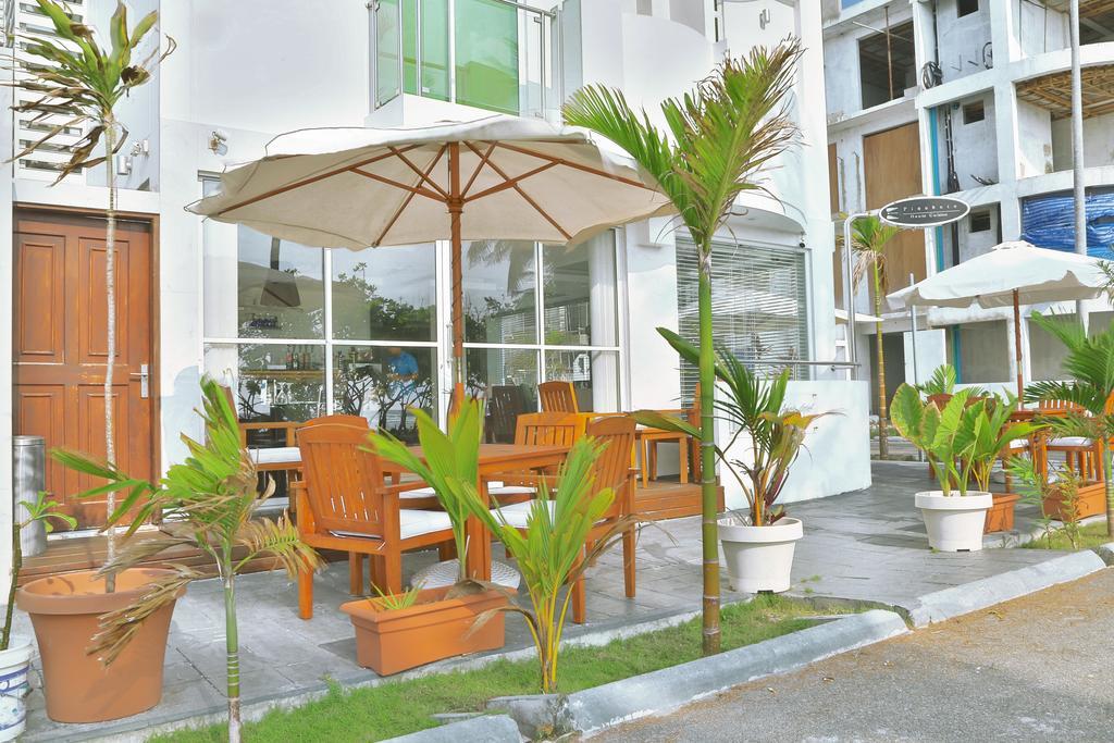 Airport Beach Hotel Hulhumale Exteriör bild