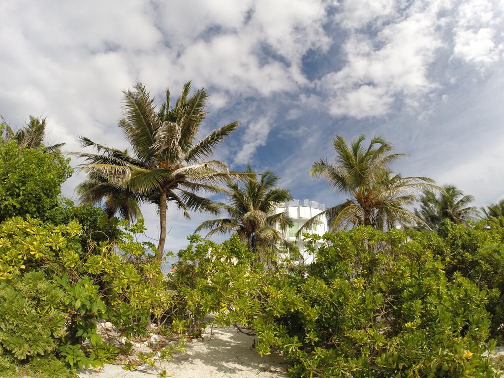 Airport Beach Hotel Hulhumale Exteriör bild