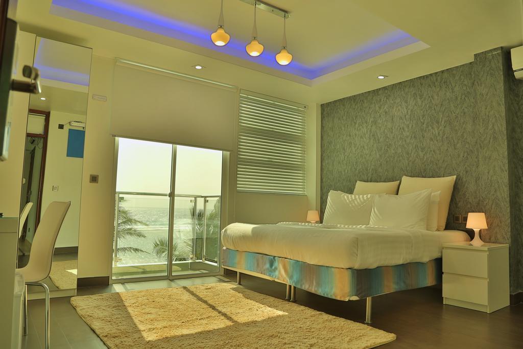 Airport Beach Hotel Hulhumale Exteriör bild