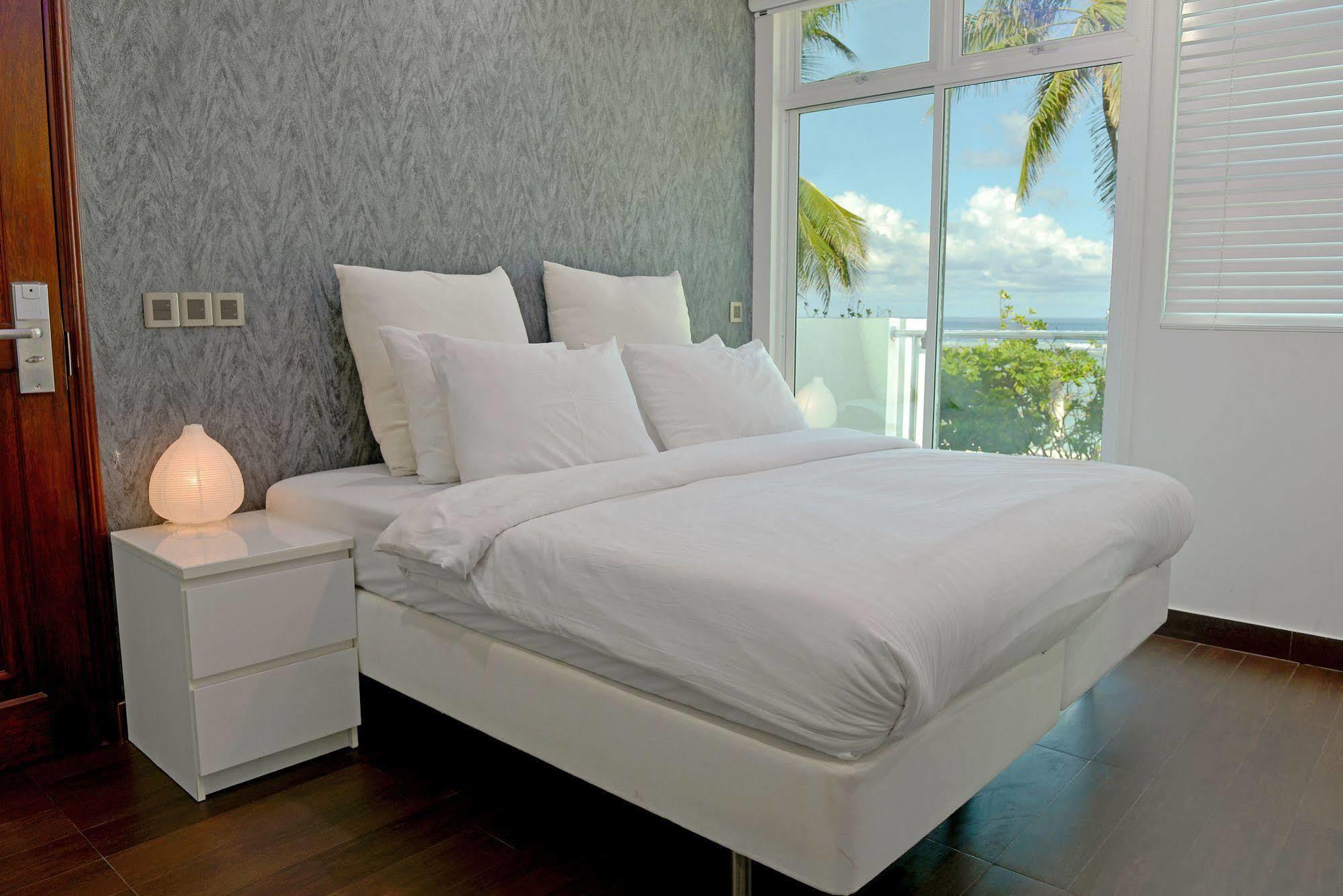Airport Beach Hotel Hulhumale Exteriör bild