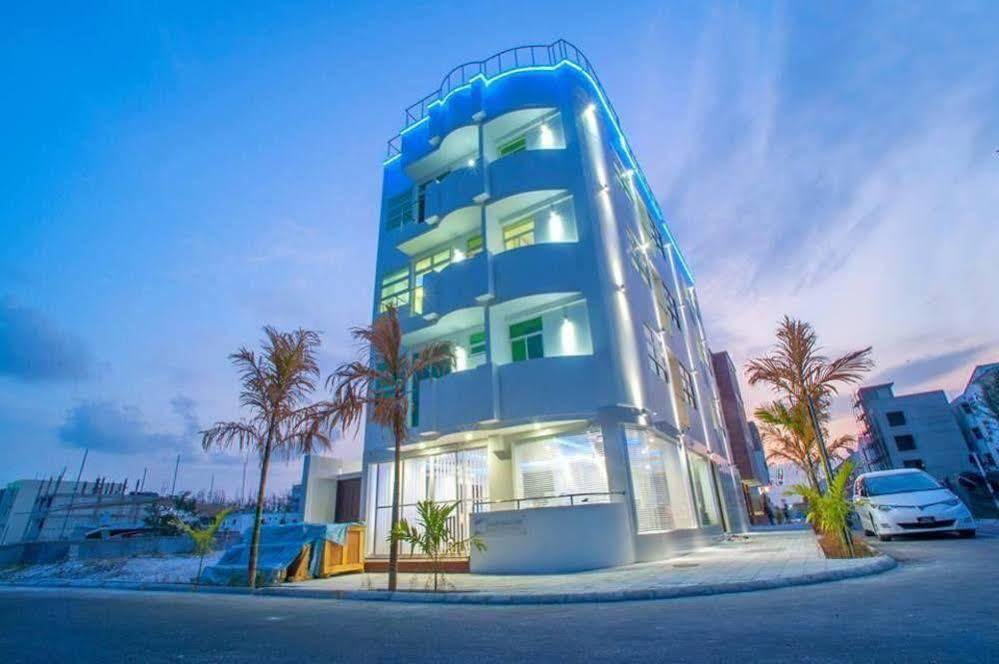Airport Beach Hotel Hulhumale Exteriör bild
